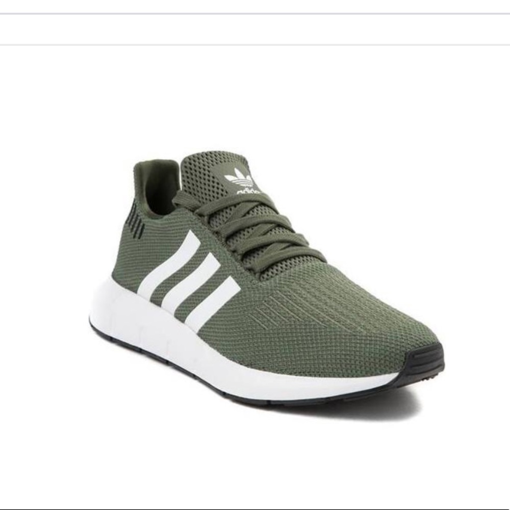 Size 8 women’s adidas